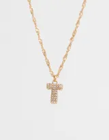Cadena corta dorada con dije de la letra A cubierto de strass.