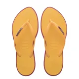 Sandalias Havaianas modelo Point, color amarillo con suela color borgoña y logo plateado.
