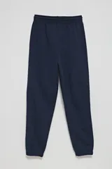 Pantalón deportivo jogger azul marino con cintura elástica ajustable con cordón.