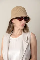 Gorro tipo bucket de algodón tejido color verde claro.