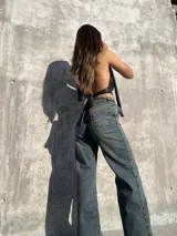 Pantalón de jean azul elastizado de tiro alto.