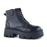 Bota de caña media color negro, con cordones y cierre lateral. Tiene plataforma con suela track.