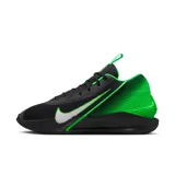 Zapatillas de baloncesto Nike G.T. Jump Academy, color negro con detalles en verde y blanco. Presentan el logo de Nike en el lateral y suela de goma.