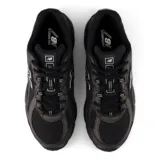 Championes New Balance 740 unisex, color negro con detalles en gris y blanco.
