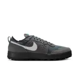 Zapatillas urbanas Nike C1Ty de hombre, color gris con detalles en azul y blanco.