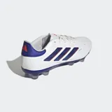 Championes de fútbol Adidas Copa Pure 2 Pro, color blanco con detalles en azul y rojo.