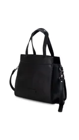 Cartera color beige con doble asa corta y correa larga extraíble. Tiene un bolsillo principal con cierre y varios bolsillos interiores.