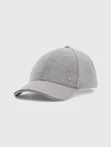 Gorra de béisbol gris de Tommy Hilfiger, confeccionada en mezcla de lana y poliéster. Presenta el logo de la marca bordado en el frente y una tira distintiva con los colores de la marca en el borde de la visera.