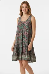 Vestido corto de poliéster con estampado paisley multicolor, corte ancho y cuello redondo.