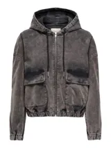 Chaqueta con capucha ajustable, manga larga y cierre de cremallera. Bolsillos laterales y puños elásticos.
