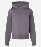 Buzo negro de algodón con forro de polar, cuello con capucha y mangas largas.
