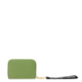 Billetera verde militar con cierre y correa de muñeca negra con letras blancas.