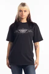 Remera unisex color beige de algodón con estampado de mariposa y llamas en color gris.