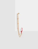 Set de aros dorados con distintos diseños: tachuela, perla, concha, strass, caballito de mar, corazón, coral colgante, argollas rosa y verde, y dije de concha colgante.