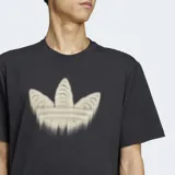 Remera negra de algodón con logo de Adidas Trifolio con diseño de esqueleto en el frente.