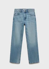 Pantalón de jean celeste de corte recto, tiro medio y cinco bolsillos.