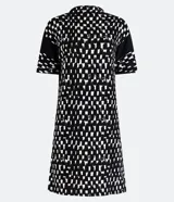 Vestido corto de algodón con estampado geométrico en blanco y negro, cuello redondo y mangas cortas con recortes en contraste.