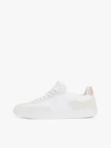 Zapatillas blancas de corte bajo con exterior de ante y paneles con mezcla de texturas. Presentan monograma TH tonal bordado en el lateral y logo de Tommy Hilfiger bordado en la parte trasera.