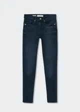 Jeans de tiro bajo color azul oscuro, corte skinny, cinco bolsillos, trabillas y cierre de cremallera y botón.