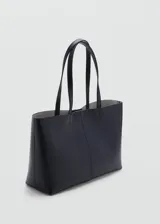 Bolso tipo tote color beige, de efecto piel, con doble asa corta y cierre de imán interior.