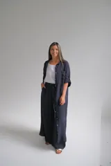 Pantalón palazo azul marino confeccionado en lino italiano, con cintura elástica.