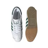 Championes Adidas Country II, color blanco con detalles en verde y suela color caramelo.