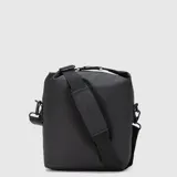 Bolso bandolera negro con correa ajustable y desmontable.