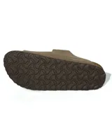 Sandalias tipo zueco de dos tiras ajustables, color beige, con hebillas metálicas color cobre. La plantilla es de corcho y látex, y la suela es de goma.