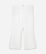 Pantalón de vestir blanco, modelo flare con corte sastrero, bolsillos laterales y elástico en la espalda.