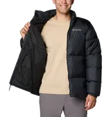 Campera puffer negra con cierre frontal y cuello alto. Logo de Columbia bordado en blanco en el pecho.