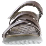 Sandalia de cuero marrón con múltiples tiras y ajuste con velcro.