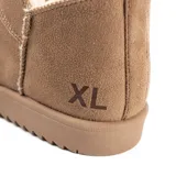 Botas cortas color beige con interior de piel sintética color crema. Suela de goma con diseño dentado.