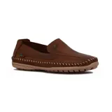 Zapato rutero de cuero color marrón, con diseño cómodo y suela de goma antideslizante.