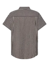 Camisa de popelina con mangas cortas, cuello clásico y cierre frontal de botones. Presenta un estampado de rayas verticales finas en tonos marrón oscuro y blanco.
