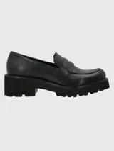 Mocasines color verde oliva con suela track negra.