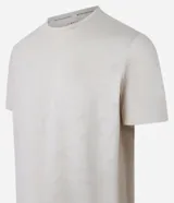 Remera deportiva negra de poliéster y elastano, con tecnología Dry, cuello redondo, manga corta y estampa jacquard.