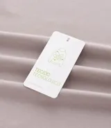 Remera deportiva masculina color azul marino, de corte comfort, cuello redondo y manga corta. Confeccionada en tech fleece con tecnología Dry, que permite la transpiración y secado rápido.