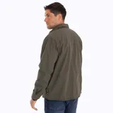 Sobrecamisa Merrell color verde oliva, confeccionada en algodón suave y resistente. Cuenta con cuello clásico, cierre frontal con botones a presión, bolsillo de parche en el pecho izquierdo con etiqueta de la marca y puños con botón.