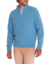 Sweater celeste de punto con cuello alto y cierre frontal completo.