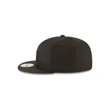 Gorro New Era 9Fifty negro con logo de los Dodgers de Los Ángeles bordado en el frente. Diseño snapback ajustable.