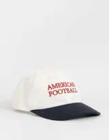 Gorra de béisbol azul marino con bordado frontal de la frase "American Football" en color blanco.