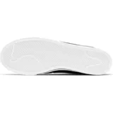 Zapatillas de lona negra con detalles en blanco, inspiradas en la cultura del tenis, con diseño moderno y suela minimalista.