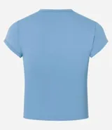 Blusa blanca de poliamida con cuello redondo y mangas cortas.