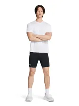 Calza deportiva Under Armour Launch Half Tights de hombre, color negro, de corte ajustado y largo a media pierna. Cuenta con logo reflectivo en la pierna izquierda.