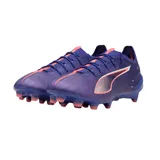 Championes de fútbol Puma Ultra 5 Ultimate FG, color violeta con detalles en naranja y azul.