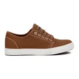 Zapatos acordonados color marrón, con diseño casual y suela de goma blanca.