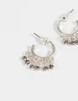 Aros argollas plateados con colgantes de strass.