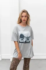 Remerón negro con estampa frontal de dos perros bulldog francés.