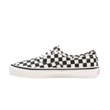 Zapatillas Vans Authentic 44 DX con estampado a cuadros blancos y negros, cordones blancos y suela de goma blanca.