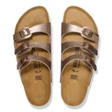 Sandalias Birkenstock modelo Florida BF Graceful Taupe, color taupe con tres correas ajustables y hebillas de metal. Cuentan con la clásica plantilla de corcho y suela de EVA.